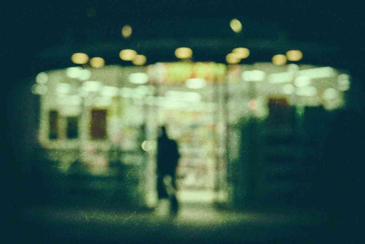 42歳女、コンビニで男子高校生を蹴りコーヒー牛乳をかけ逮捕 容疑を認める | リアルライブ