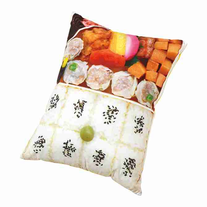 人気駅弁『崎陽軒シウマイ弁当』がマフラーになってファン歓喜！担当者が明かす遊び心いっぱいのこだわりポイントと「採算というよりは」控えめ価格の“秘密”