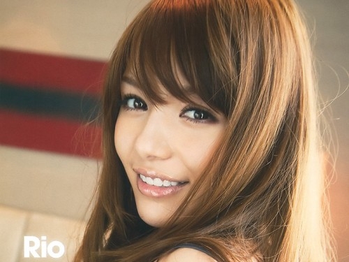 「ショック過ぎて」人気セクシー女優が電車での盗難被害を怒り告白　残された衣服には体液が付着