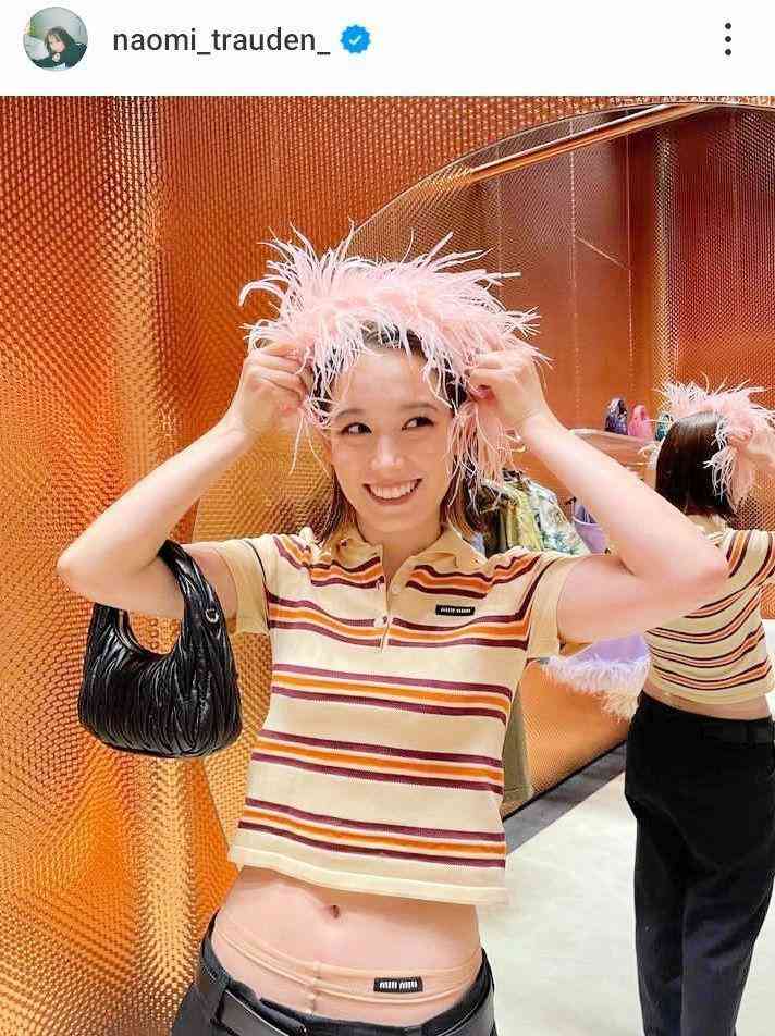 えっ、タイツ見えてるの正解なの?!トラウデン直美「タイツ見せルック」披露　全身miumiu