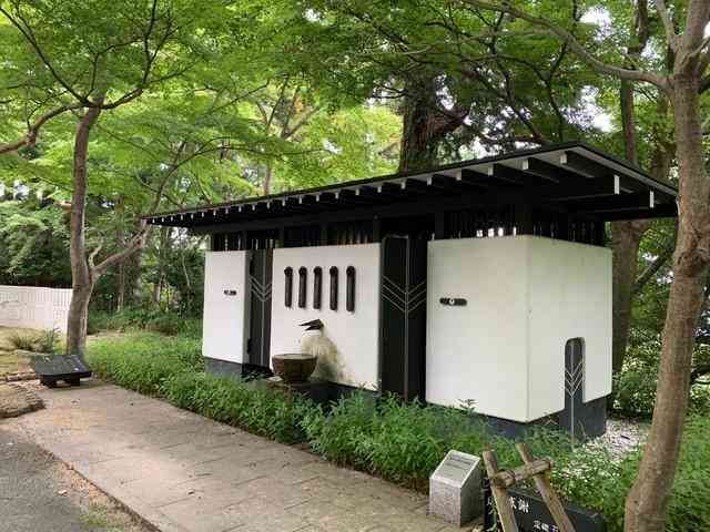 神戸新聞NEXT｜連載・特集｜話題｜汚され、壊され、暴言も…マナーが悪すぎてトイレ撤去　お寺の住職が苦渋の決断「数十年悩まされました」