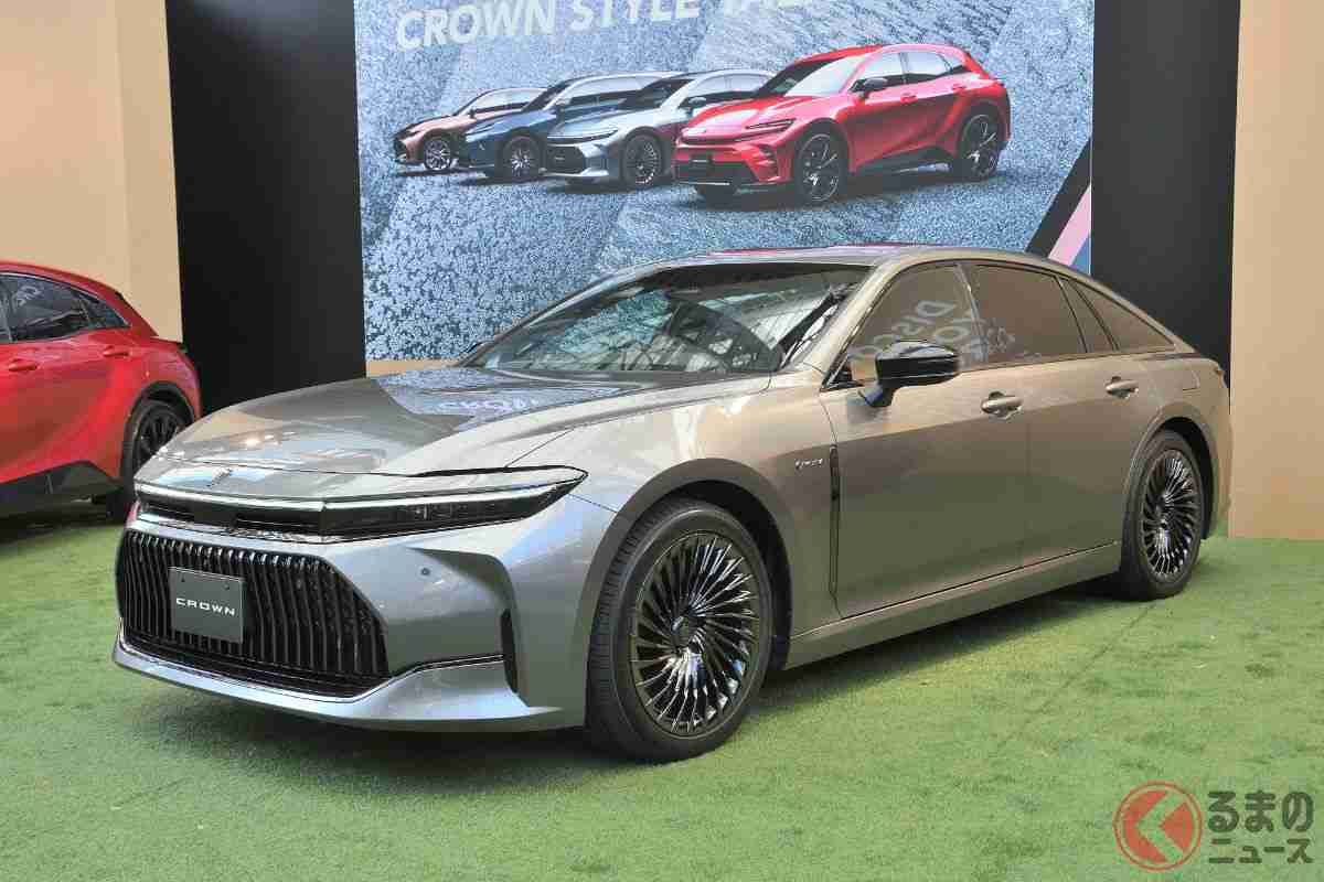 トヨタ新型「クラウンセダン」発表! 約1年半ぶりに「セダン」復活へ 初のFCEV設定&ショーファーニーズ対応の新たなクラウン、730万円から