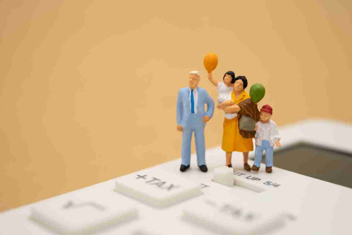 【うっかりで年収バレ】毎月5000円の児童手当をもらっているという知人の年収はいくら？ | 年収 | ファイナンシャルフィールド