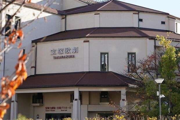 「劇団員が公演直前にタオル姿で失踪」宝塚元スタッフが経験した“その他大勢”を追い込むカースト地獄（週刊女性PRIME） - Yahoo!ニュース