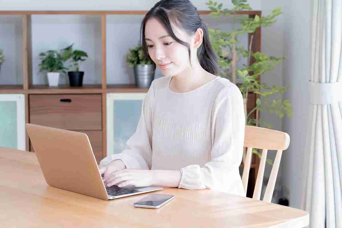ネットを通じて誰かと話しながら作業する「作業通話」がじわじわ浸透 仕事でもゲームでも「一人でやるより捗ります」 | マネーポストWEB