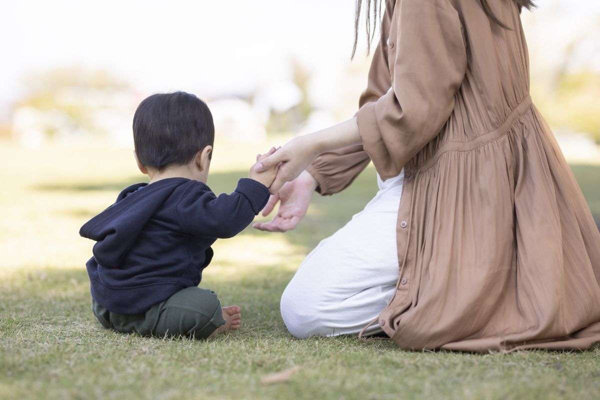 「私は奴隷」と悩む親も…自閉症児を育てた母が、わが子の「こだわり」に応じ続けた理由 | オトナンサー