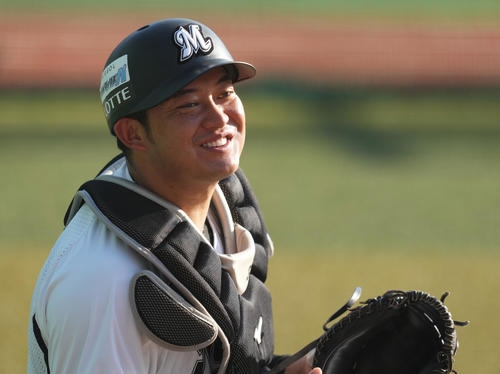 【ロッテ】佐藤都志也、先輩田村龍弘からコミュニケーション力を学ぶ「どんどん盗んでいきたい」 - プロ野球 : 日刊スポーツ