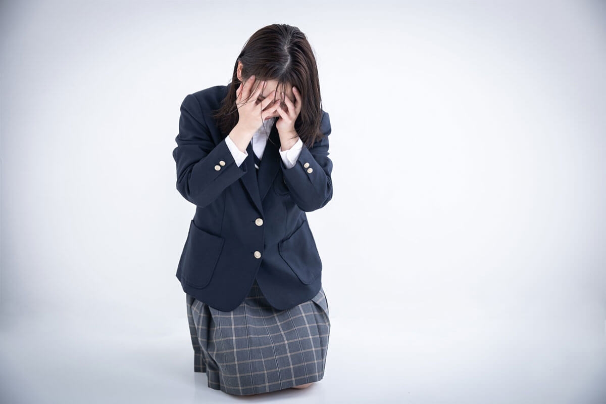 90年代に大ブーム「ブルセラショップ」は下火も…女子高生の「制服」を“中国人女性”が買い求める意外な理由 | デイリー新潮