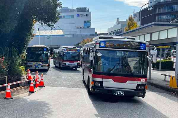 外国人バス運転手の採用「先陣を切りたい」東急バス社長 危機的ドライバー不足の打開策 なぜ今議論？ | 乗りものニュース
