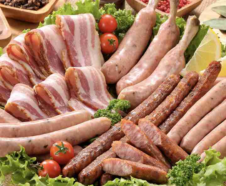 ソーセージ、ベーコン、ハムを使った料理