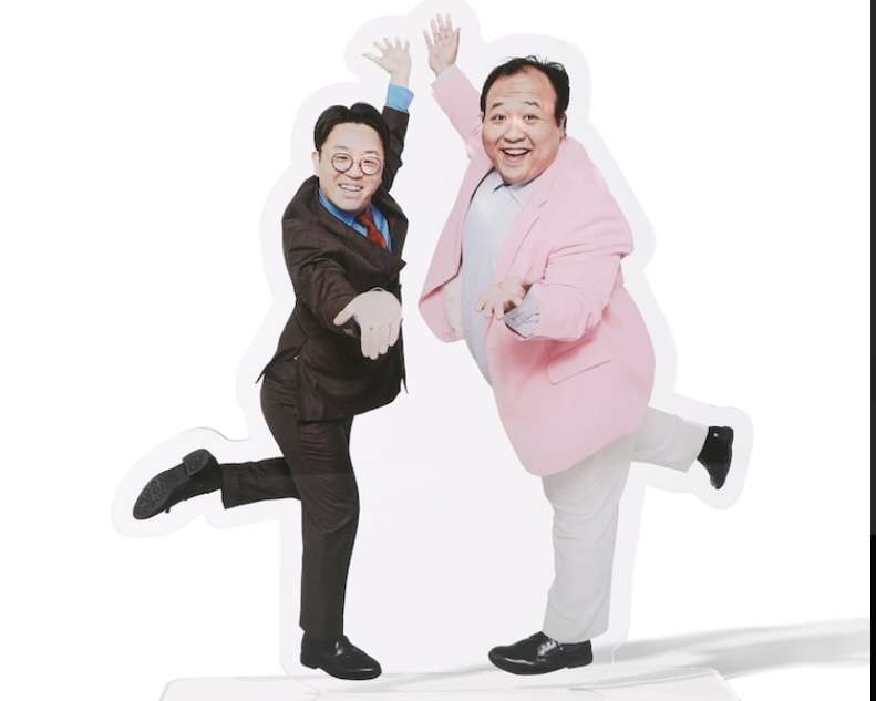 持っているアクスタを見せ合って感想を言うトピ