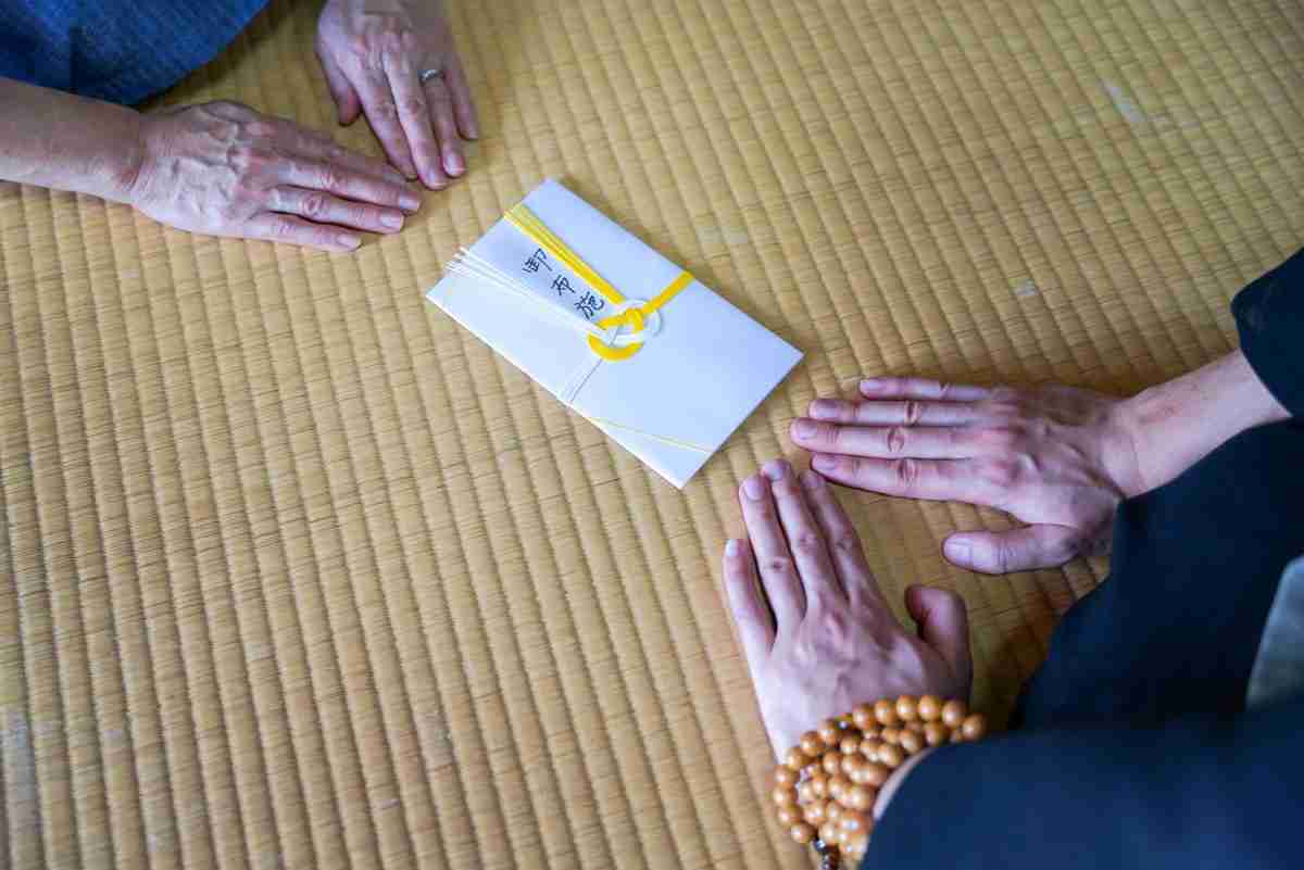 【墓じまいの誤算】高額の離檀料、100万円包んだら住職が「1本足りない」…700万円請求されたケースも | マネーポストWEB