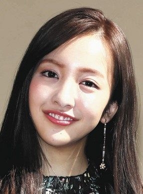 板野友美『JK制服厚底スタイル』で渋谷に登場、ファンの度肝を抜く 「まだまだ高校生いける」「世界一可愛いママ」：中日スポーツ・東京中日スポーツ 