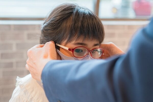 子どもの視力が低下…1.0未満の割合過去最多に　身長体重は横ばいで「肥満傾向」男子は8歳以降1割超　文科省調査｜FNNプライムオンライン