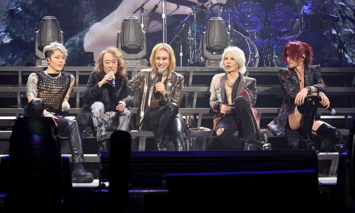 THE LAST ROCKSTARSの日米ツアー東京公演にPATAがサプライズ登場 YOSHIKIが涙声「集まってよかったなって…」