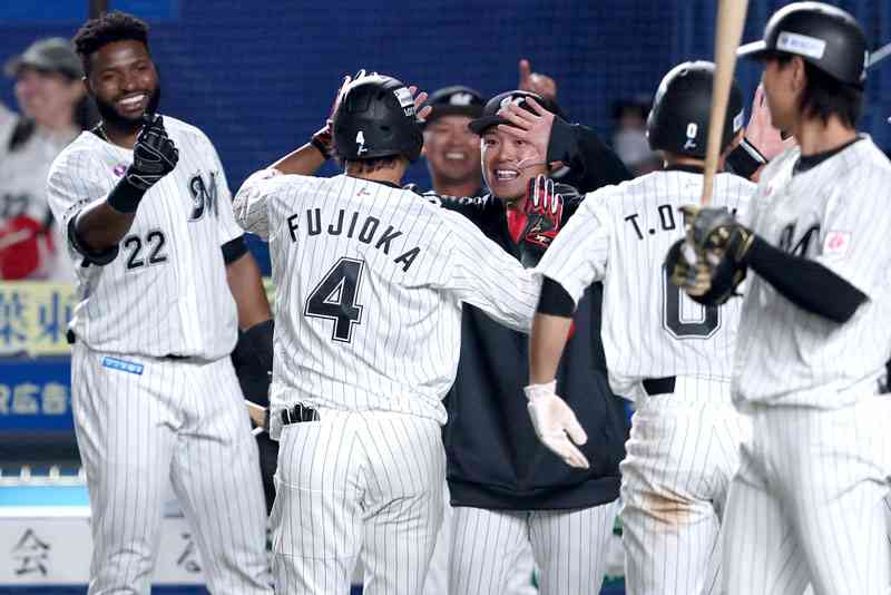 【千葉魂】石川慎吾のうれし涙　途中加入でもチームのために　千葉ロッテ | 千葉日報オンライン