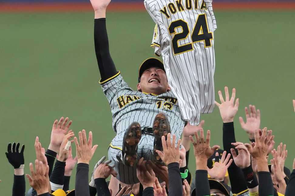 【日本シリーズ】岡田阪神 38年ぶり日本一に王手! 8回にビッグイニング6得点 森下、エラー“完全帳消し”逆転打