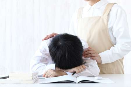 「20年間毎日同じおかずを作る」「学歴に異様に執着」大人になってから母が「アスペルガー症候群」だとわかった女性が感じたこと