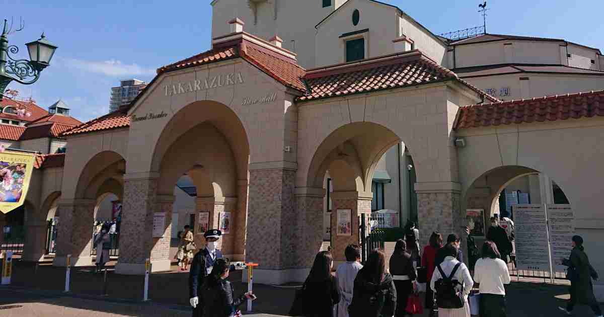 宝塚歌劇団に労基署が是正勧告　2021年、スタッフの裁量労働制で | 毎日新聞