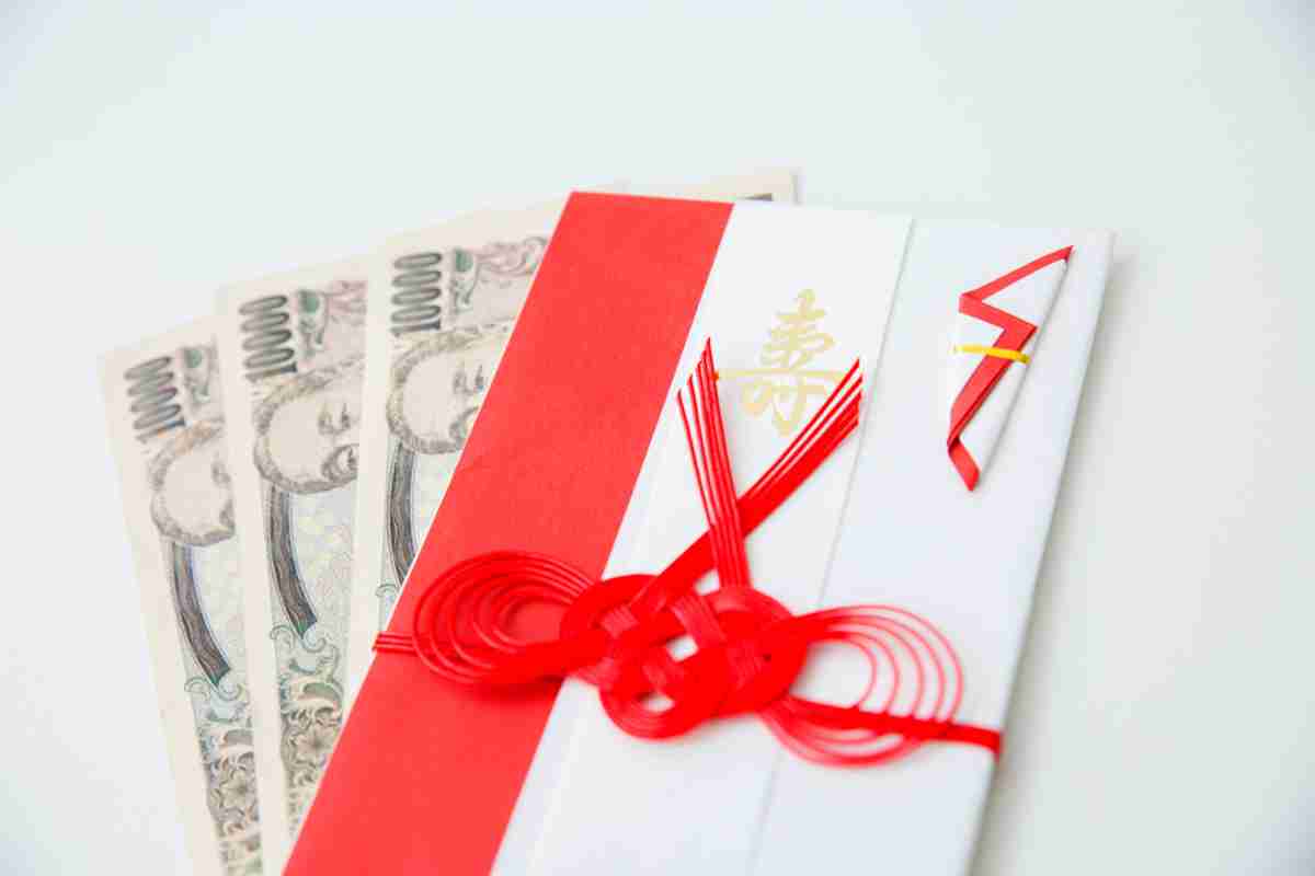 友人の結婚式が「3回連続」であります。出席したいですが、ご祝儀「計9万円」はしんどいので、少なくしても問題ないでしょうか？ | その他暮らし | ファイナンシャルフィールド