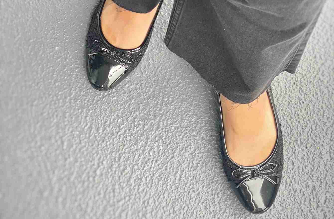 「デニムが苦手」「スウェットパンツが部屋着に見える」をやっと克服できた理由【40代以上のカジュアル服問題】 | ぽっちゃりエディターが実践！ 太っていても おしゃれしたい♡ | mi-mollet（ミモレ） | 明日の私へ、小さな一歩！（1/2）