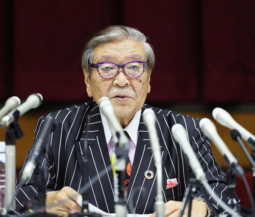 【アメフト】日大会見に自称「日本一黒い弁護士」久保利英明氏　ヒゲ、派手なスーツは戦闘服 - スポーツ : 日刊スポーツ