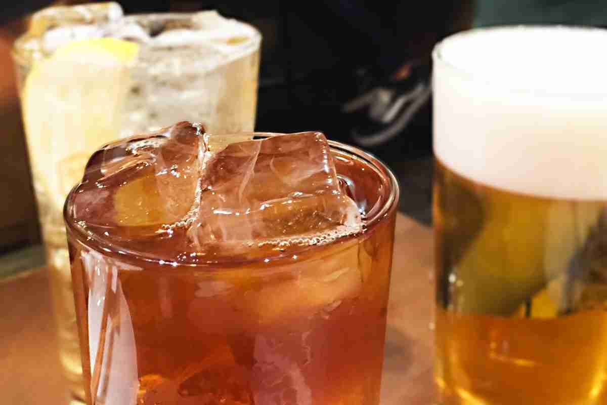 飲食店のアイスドリンク「氷不要論者」たちの言い分 「グラスの外側が濡れるのが嫌」「常温がいい」「氷がもったいない」 | マネーポストWEB