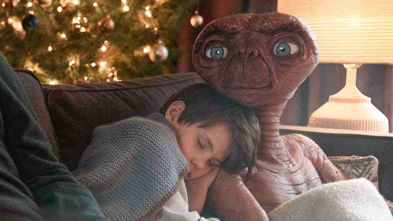 Extended Cut | E.T. Came Home For Christmas ?☝️ | Sky Christmas Ad 2019 - YouTube