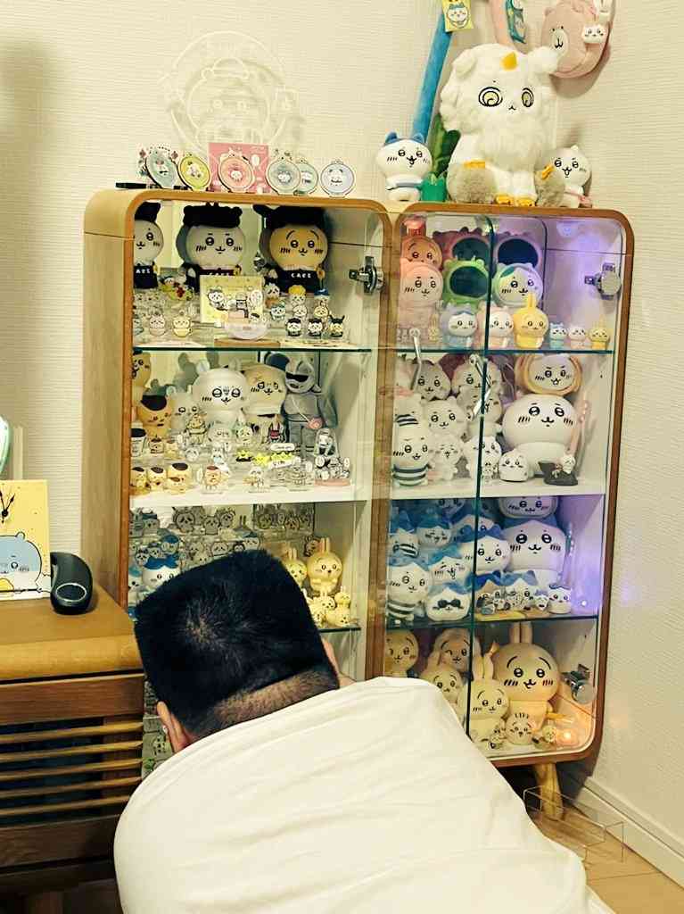 ミルクボーイ内海崇、「ちいかわ」だらけの自宅が話題 「原画展みたい」な空間にファン仰天