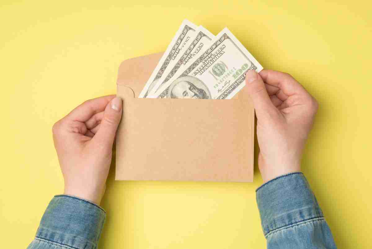 義実家に帰省したら「お金を包む」が常識!? ママ友が「3万円渡している」と言っていましたが、それが普通なんでしょうか…？ | その他暮らし | ファイナンシャルフィールド