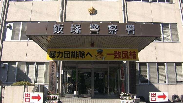コーヒー購入でカフェラテ注いだか　51歳会社員の女を逮捕