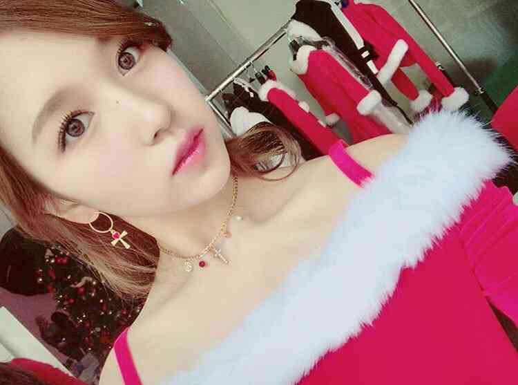 色んな芸能人のサンタコスプレが見たい