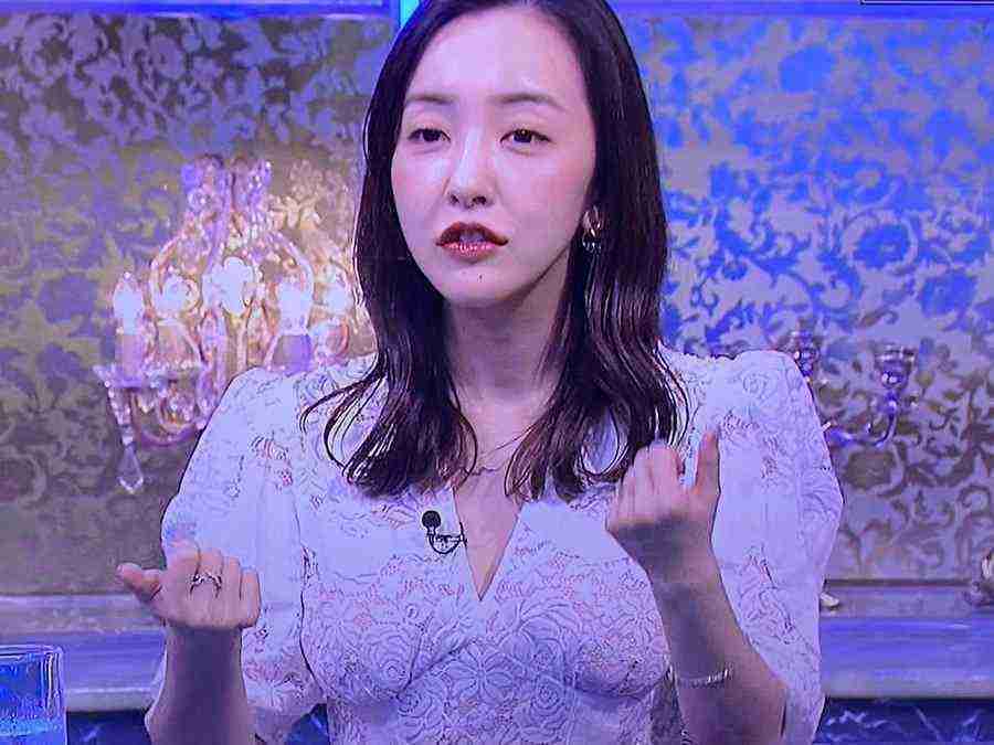 板野友美、娘とのラブラブショットに「横顔がそっくり」「顔出して大丈夫？」と注目する声集まる