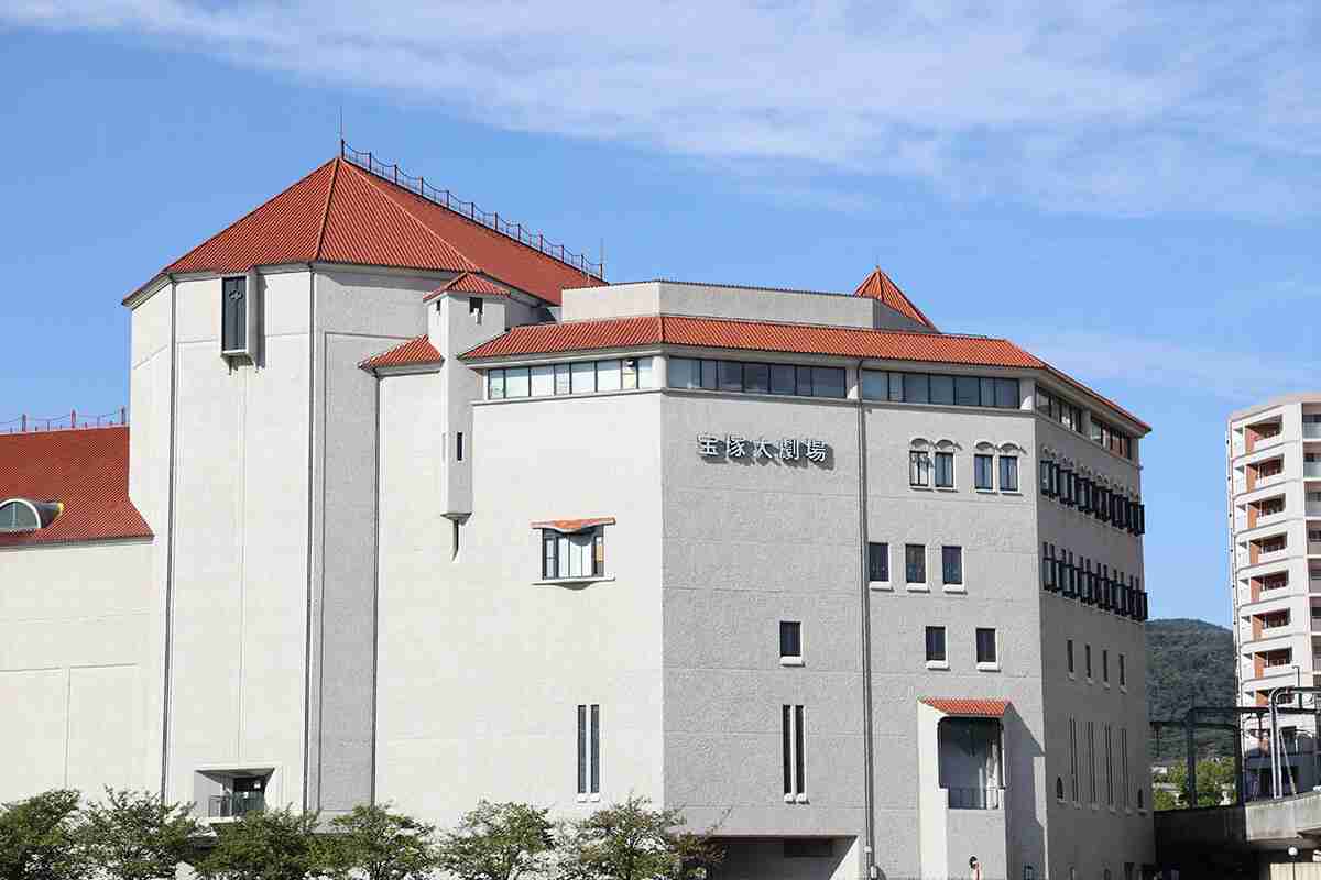 「“学会員になればチケットをさばけるよ”と勧誘」「家族も知らないまま信者に」　宝塚と創価学会の蜜月関係を現役生徒の保護者が明かす（デイリー新潮） - Yahoo!ニュース