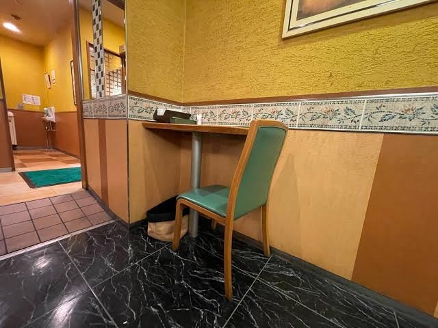 飲食店でトイレの近くの席