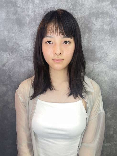 「天才すぎる」「すげえ」女性が“オーラを引き出すメイク”をした結果…驚きのイメチェンに称賛の声