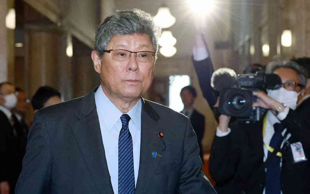 《事務担当者は「エプロン秘書」》髙木毅前国対委員長が“闇団体”でパーティを開催していた！《代表も会計責任者も「名義を貸しただけ」、有印私文書偽造の疑いも》 | 文春オンライン