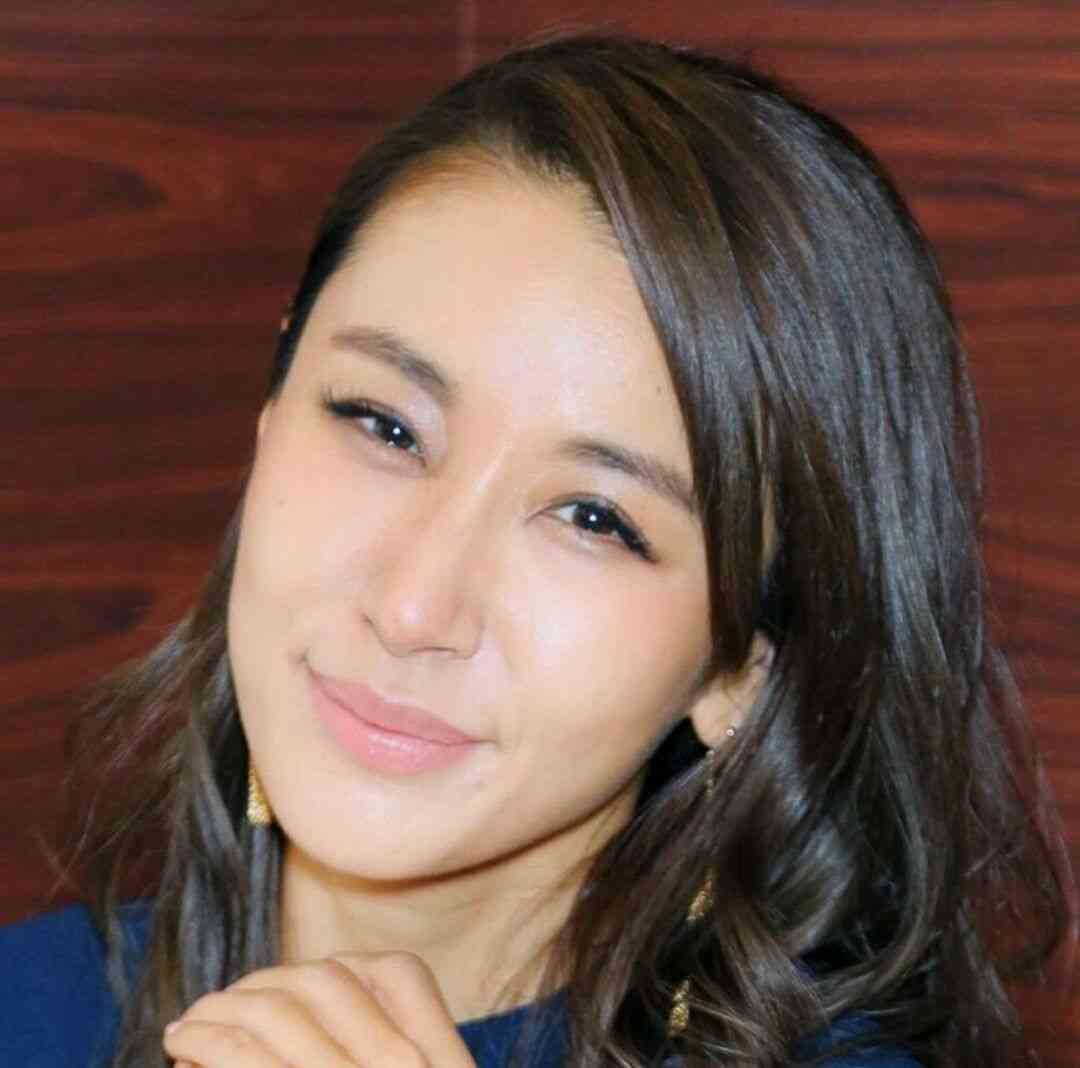鈴木紗理奈４６歳、「すっぴん無加工」の運転免許証写真に衝撃…「加工なしが断然すてき」の声 : スポーツ報知