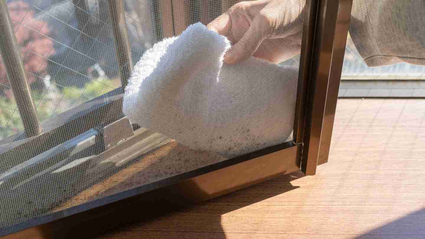 「やらなきゃよかった大掃除」TOP3!骨折り損のくたびれ儲け…散々な目にあった理由は?