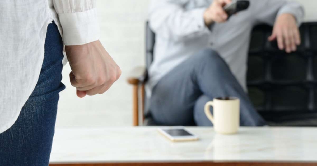 「麦茶にトイレの水」「こっそり猛毒を飲ませ」妻たちが夫への憎悪を書きこむサイト…その衝撃の実態