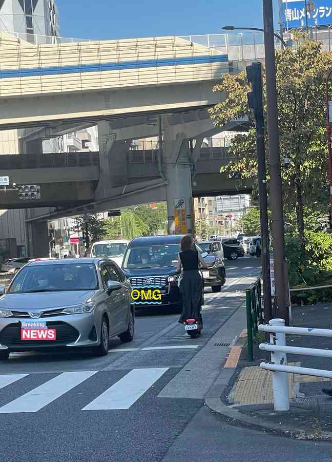 キックボードに乗っていた女性が大型バスにはねられ死亡…目撃者「キックボードの人は路上に倒れていて動かなかった…」「ヘルメットしていなかった…」軽井沢町の国道
