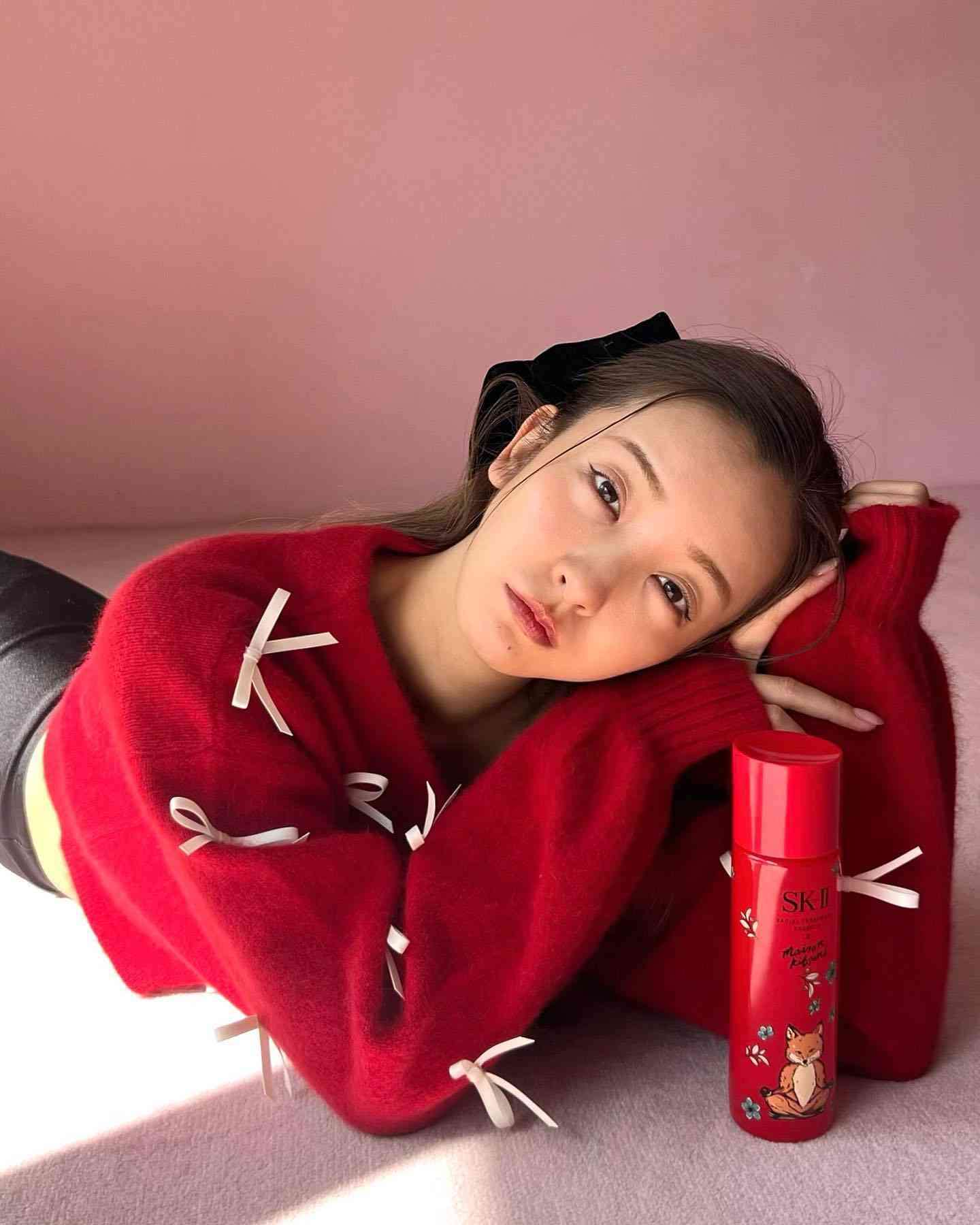 板野友美、娘とのラブラブショットに「横顔がそっくり」「顔出して大丈夫？」と注目する声集まる