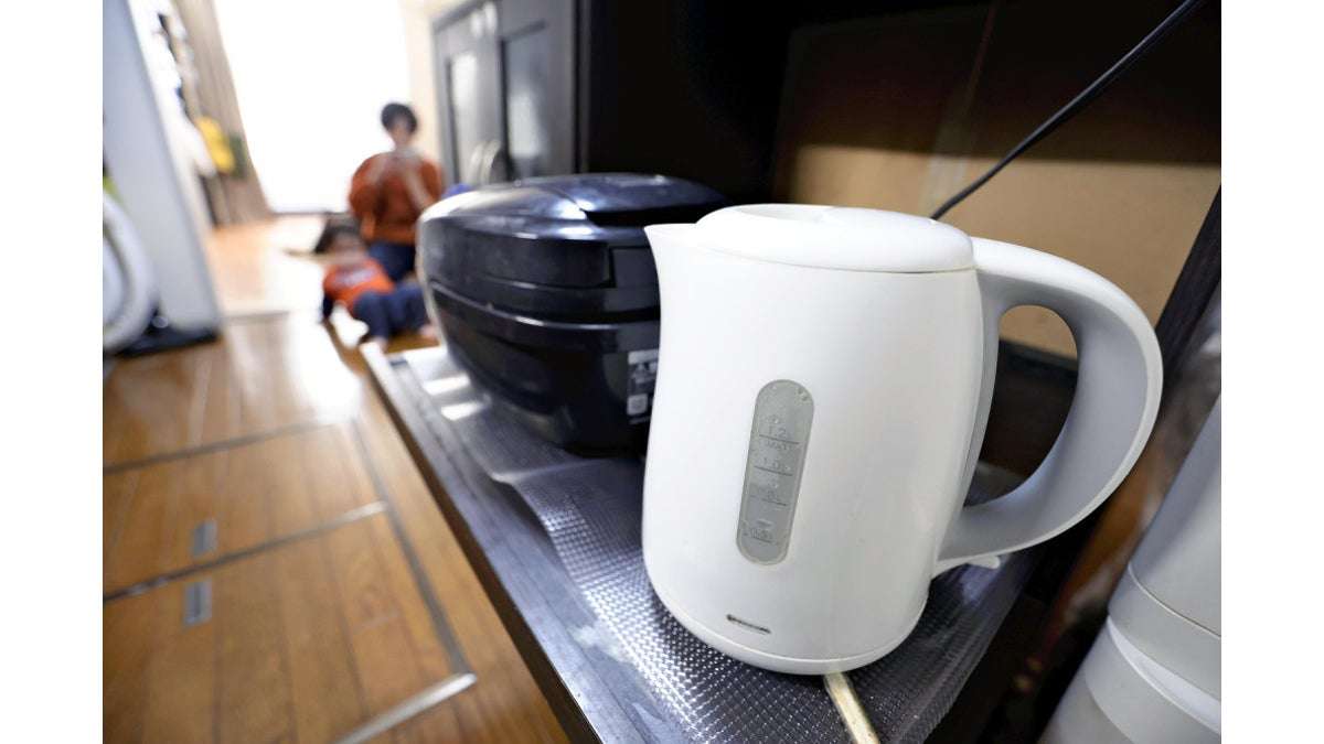 「電気ケトル」から熱湯でやけど、０歳児の救急搬送は都内だけで５年間４５人…専門家「命に関わるケースも」と警鐘 : 読売新聞