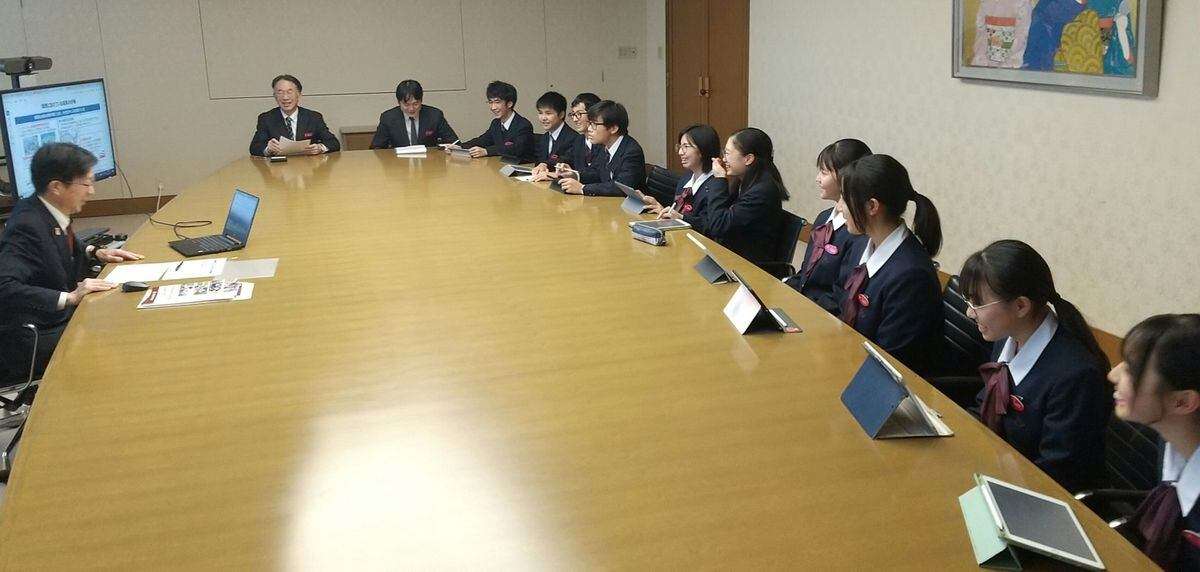 兵庫・雲雀丘学園中が阪急阪神ＨＤ訪問、インタビューに社長「１００年後も支持される会社に」（産経新聞） - Yahoo!ニュース