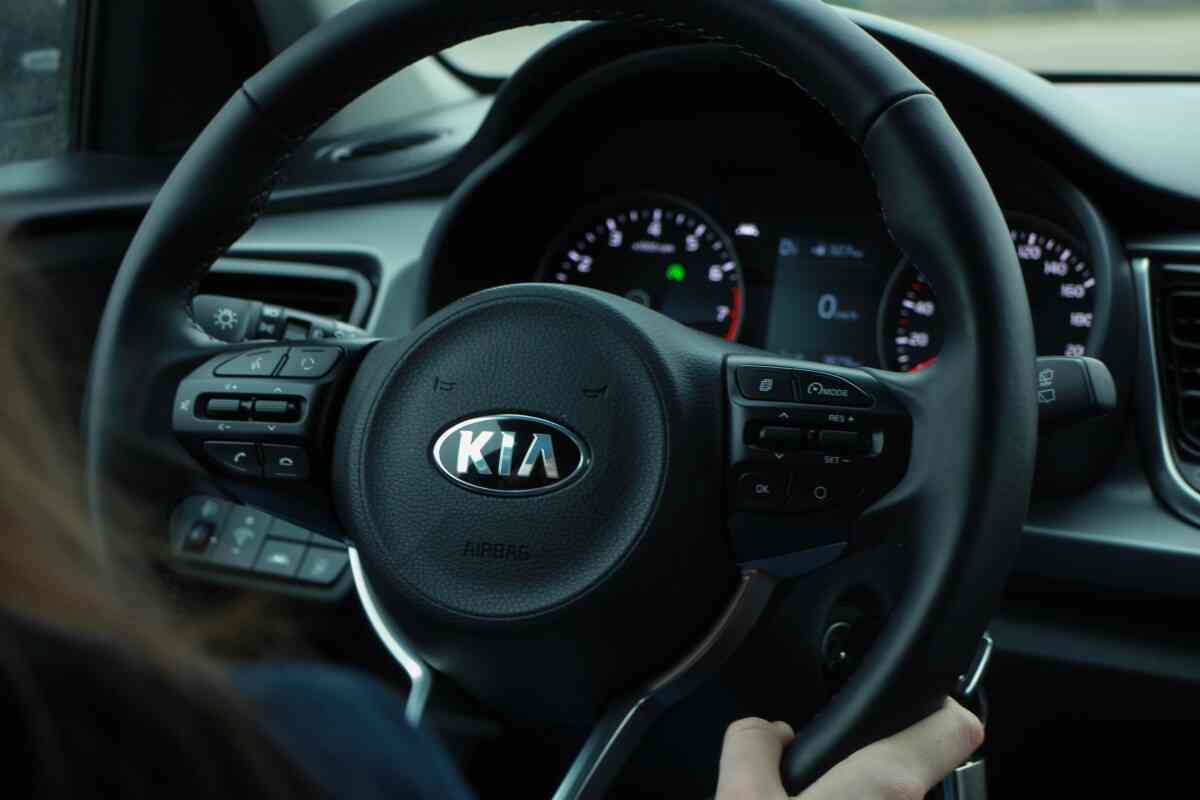 高速道路を走行中に突然減速、韓国キアの「K8ハイブリッド」に苦情相次ぐ＝韓国ネット「日本車に乗れ」