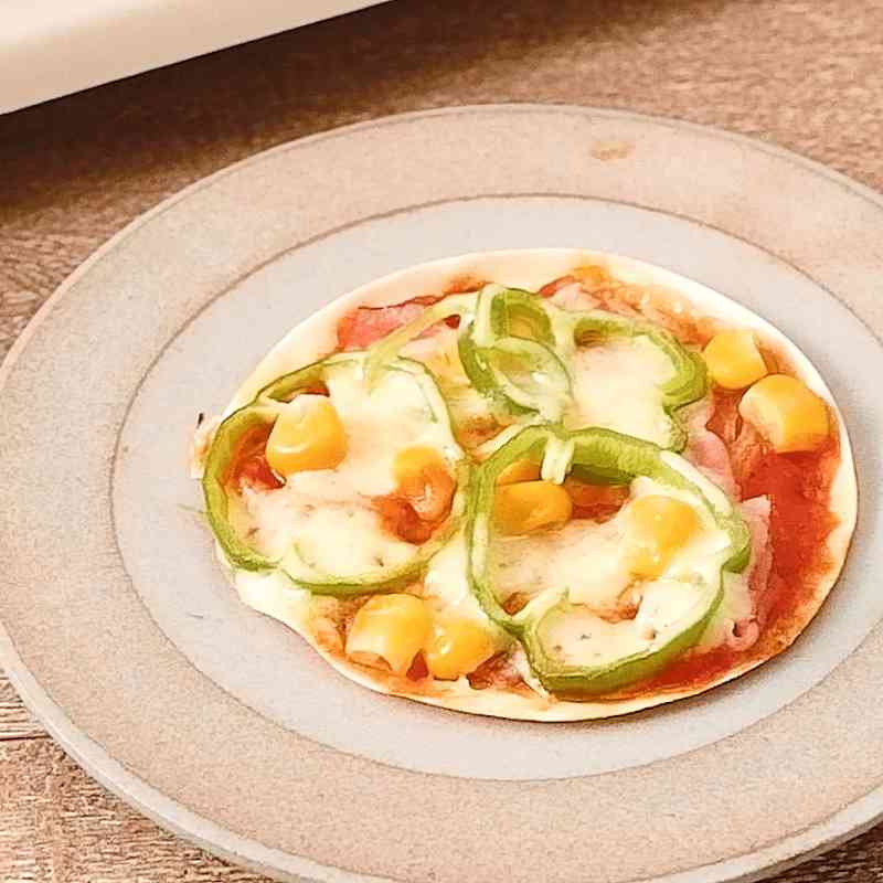 餃子の皮でパリうま ホットプレートピザ 作り方・レシピ | クラシル