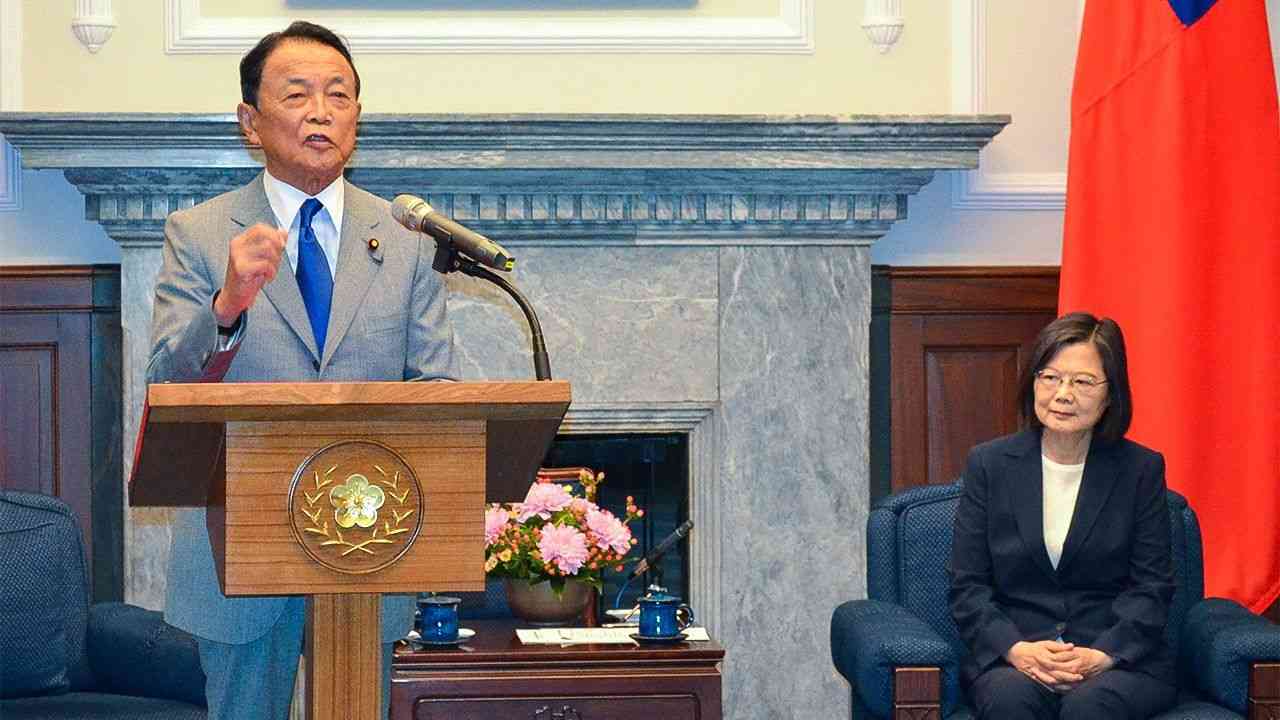“抑止力”を念頭に周到に用意した「戦う覚悟」発言：麻生自民党副総裁の台湾訪問 | nippon.com