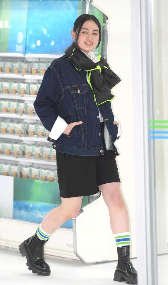 ファミマがコンビニ業界初ファッションショー 吉田鋼太郎、八木莉可子、内田理央もモデルとして登場