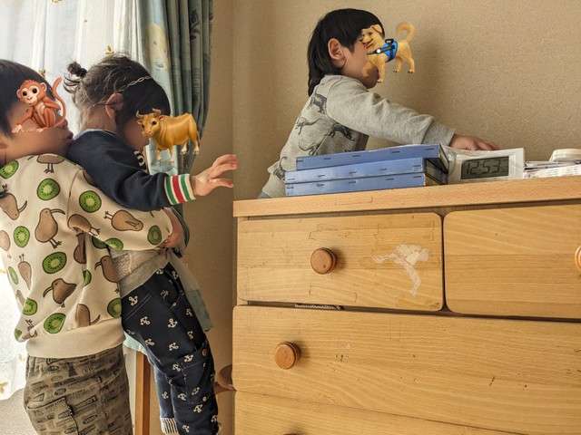 子どもは狭い所が好き…暴れさせない母親の知恵 究極の“一手間”が話題「早く知りたかった」と反響