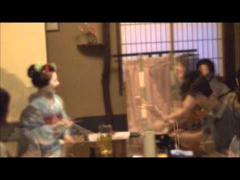 舞妓さんとビール対決 - YouTube